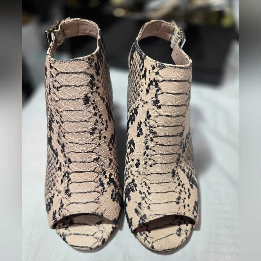 Charles By Charles David Elise Snake Print Slingback Wedges Sz 5